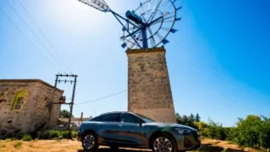Hasta 220 recargas al año con motores eléctricos que ya no servían: Audi los ha sacado del coche para ponerlos a producir energía