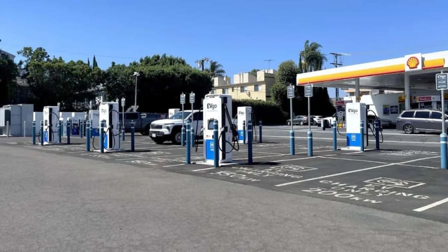 Se inaugura la mayor estación de recarga de Los Ángeles no perteneciente a Tesla con una sorpresa: soporte para CHAdeMO