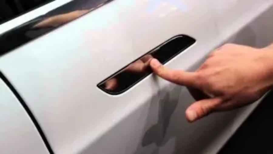 'La crisis de los tiradores llega a Europa' tras la polémica en China: Tesla, JAECOO, OMODA y Mercedes podrían verse afectadas