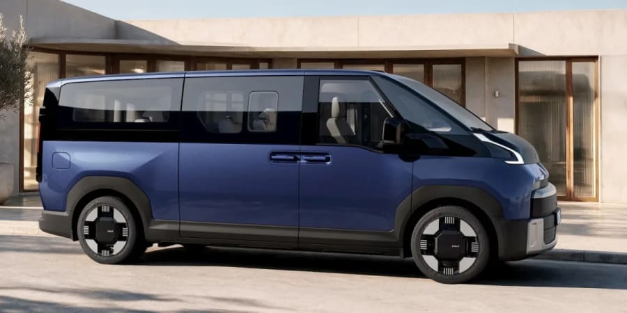 La nueva furgoneta eléctrica de Kia mide más de 5,3 metros y puede transportar a 9 personas o mucha carga