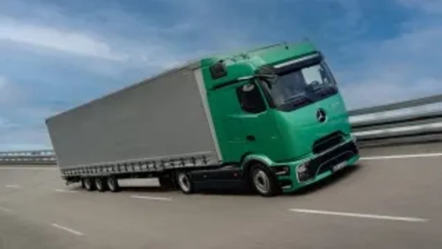 621 kWh, 500 km de autonomía y 24 toneladas de carga útil: Mercedes presenta su nuevo camión eléctrico de gran volumen