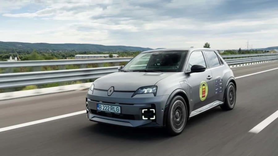 El Renault 5 casi iguala su autonomía oficial en una ruta de montaña