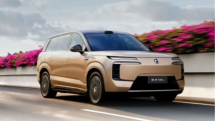 Denza N8L EV: el nuevo SUV de lujo de BYD tiene 960 km de autonomía y carga en minutos