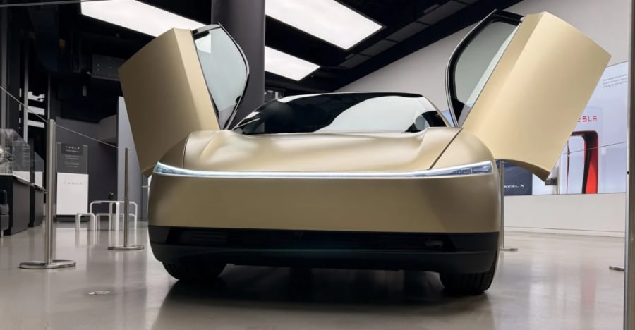 Tesla lleva el Cybercab a China, pero descarta su venta y el servicio de robotaxi