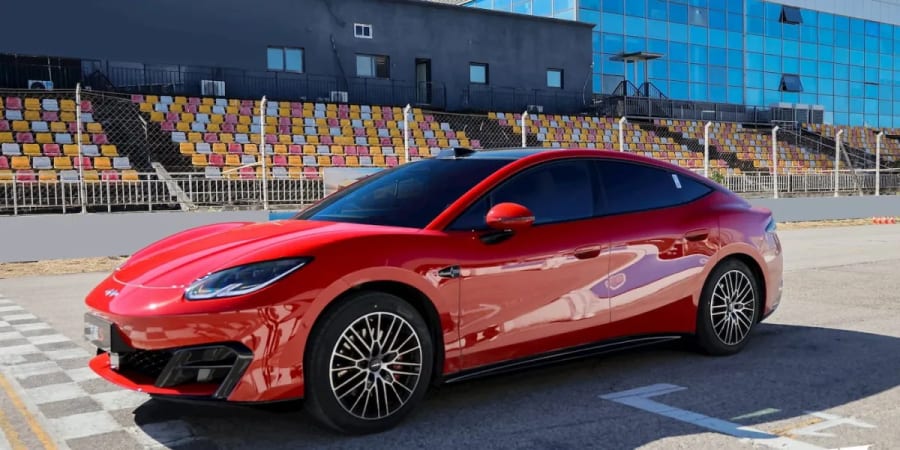 BYD supera en precio al Tesla Model 3 con su nuevo eléctrico Formula S, desde menos de 29.000 dólares