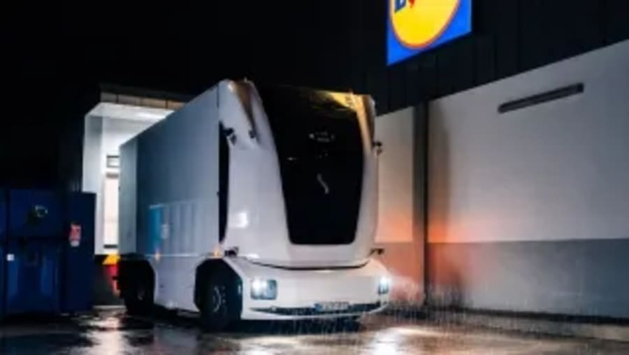 Un camión eléctrico sin cabina y 100% autónomo ya trabaja para Lidl: la revolución del transporte de mercancías empieza a tomar forma