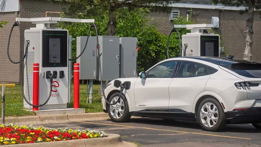 Cargar un coche eléctrico es ahora más fácil en una de las redes de mayor crecimiento de EE. UU.