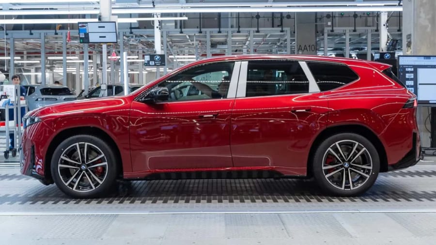 La nueva fábrica del BMW iX3 ya opera sin descanso al superar los 100.000 pedidos