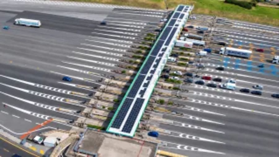 Roma convierte uno de sus peajes más transitados en una planta solar: 466 paneles para cerca de 80.000 vehículos diarios