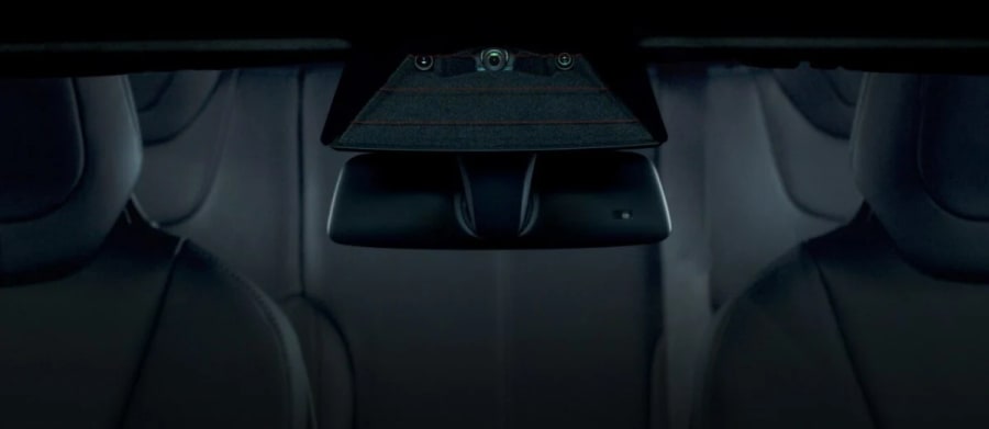 Un error del FSD de Tesla alerta falsamente de cámaras sucias y exige ir al taller