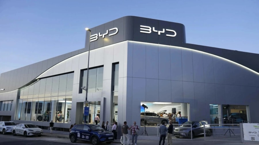 BYD amplía su red en España con 11 nuevos distribuidores y ya supera los 100 concesionarios