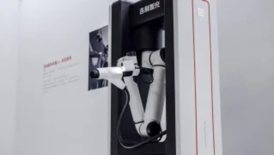 Geely desafía a los escépticos del coche eléctrico con un sistema que carga capaz de recuperar del 10% al 70% en 4,5 minutos