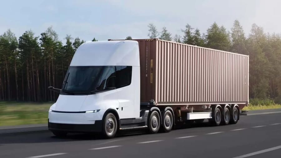 Tesla inicia por fin las entregas del Semi en pleno encarecimiento del diésel