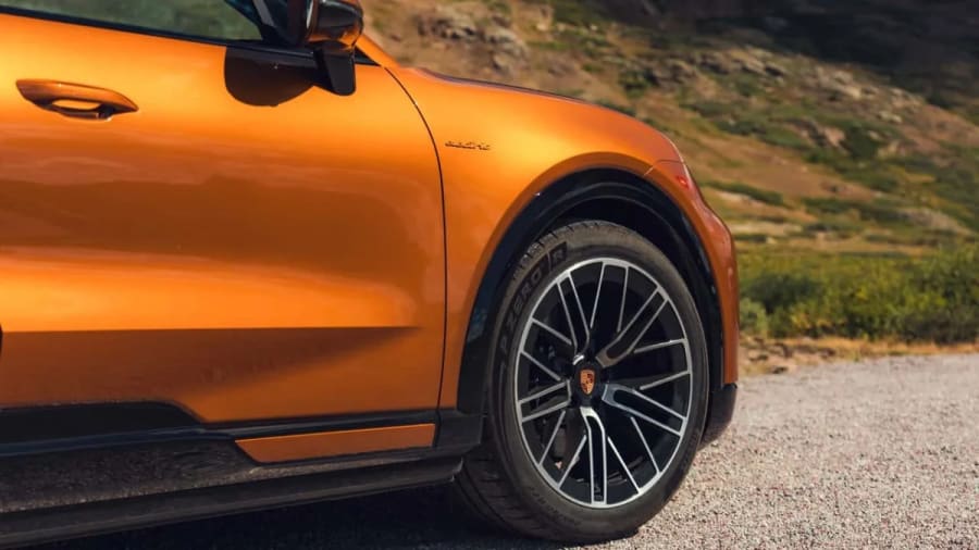 Olvídate de la política: los coches eléctricos tienen un problema de edad