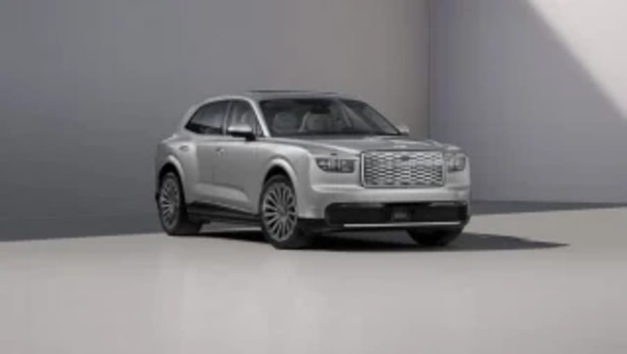 Se acabaron las especulaciones: ya está aquí el primer coche eléctrico de lujo que James Bond querrá conducir