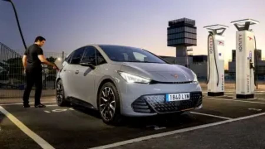 ¿Son más fiables los coches eléctricos que los de gasolina? Un estudio dice que la clave está en el kilometraje