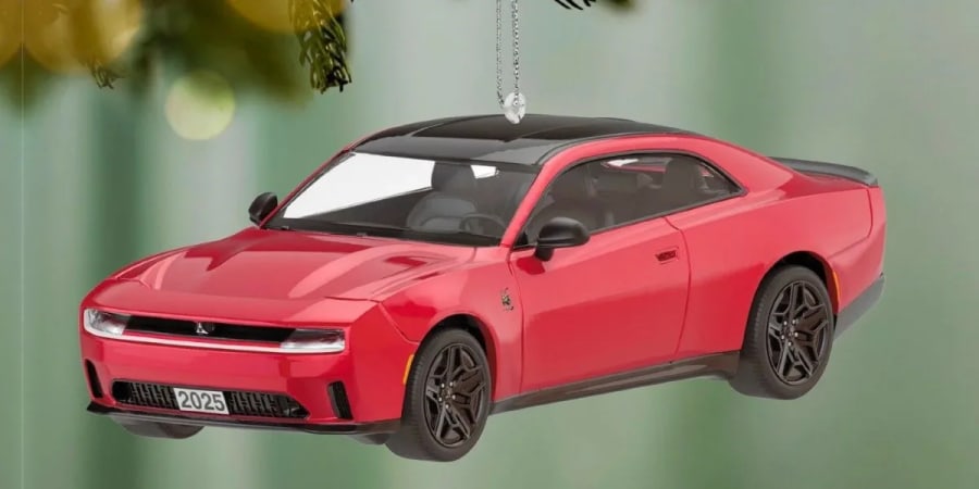 Carga tu árbol de Navidad con este adorno Hallmark Keepsake del Daytona Scat Pack