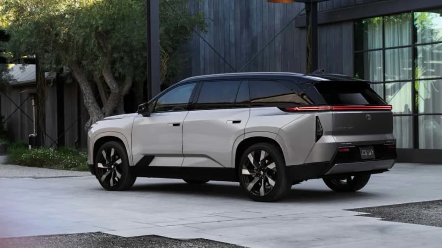 Una «montaña rusa»: en qué acertó (y en qué se equivocó) Toyota con los eléctricos, según un directivo