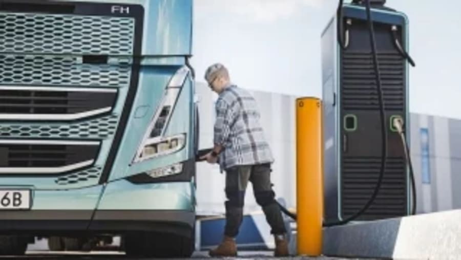 Europa necesitará 200 TWh anuales para cargar camiones eléctricos: el 90% de la demanda podría estar en sólo el 10% de los puntos