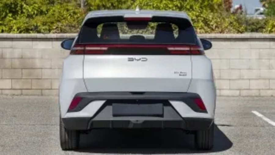 Mantiene sus 20.140€ en España, pero BYD acaba de solucionar uno de los grandes 'peros' de su coche eléctrico más barato