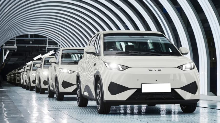 Europa tiene un problema mucho mayor con los coches chinos de lo que dicen las matriculaciones: lo que se vende duplica a lo que llega