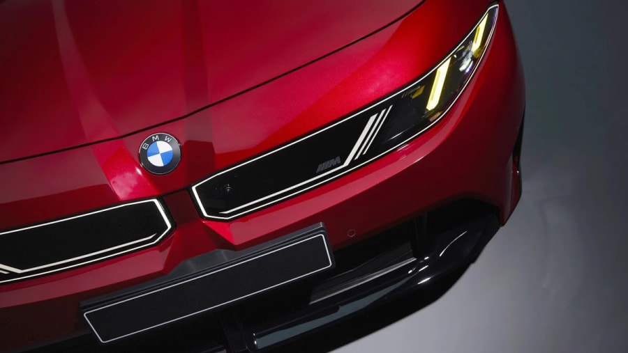 Giro de guión en BMW: Serie 1 eléctrico que recuperará su elemento diferenciador, y un 'monstruo' más grande que el actual X7