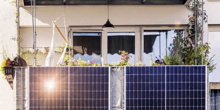 California da luz verde a la energía solar en los balcones
