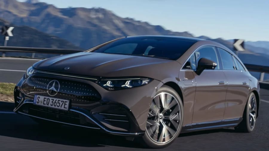El Mercedes EQS estrena la dirección del futuro, una opción que cuesta casi 3.000 euros en Alemania