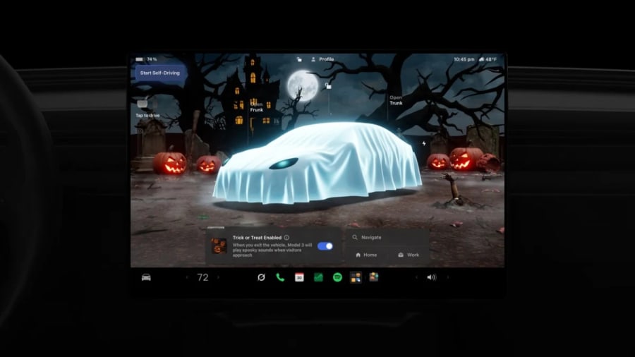 Tesla estrena Halloween Mode: fantasmas, sustos, luces y una voz terrorífica llegan a sus coches