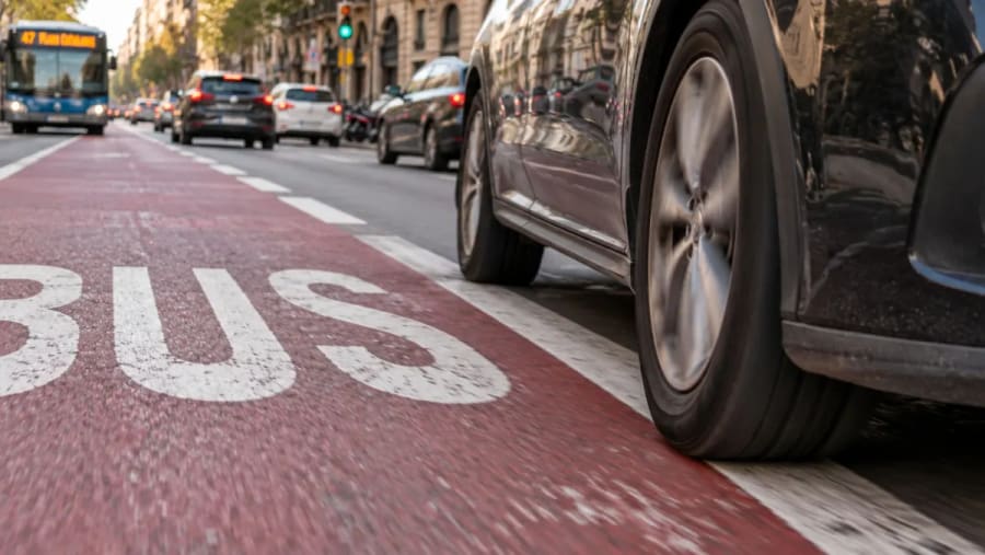 Los jueces frenan a la DGT: una de sus multas automáticas más habituales tiene un punto débil que ya está anulando decenas de sanciones