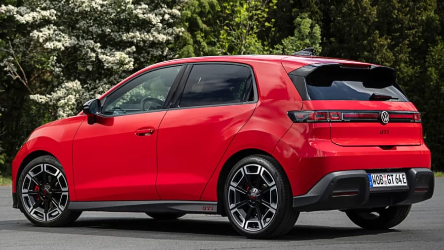 El Volkswagen ID. Polo GTI abre pedidos por casi 40.000 euros y el CUPRA Raval VZ le complica mucho las cosas