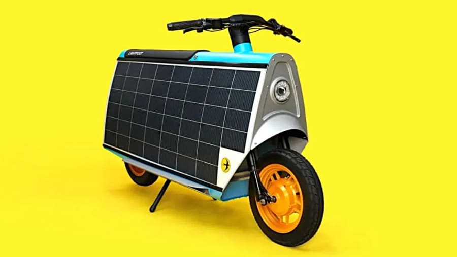 Sólo 4.000 € y energía solar: es feo, pero este scooter eléctrico te permite moverte (casi) gratis