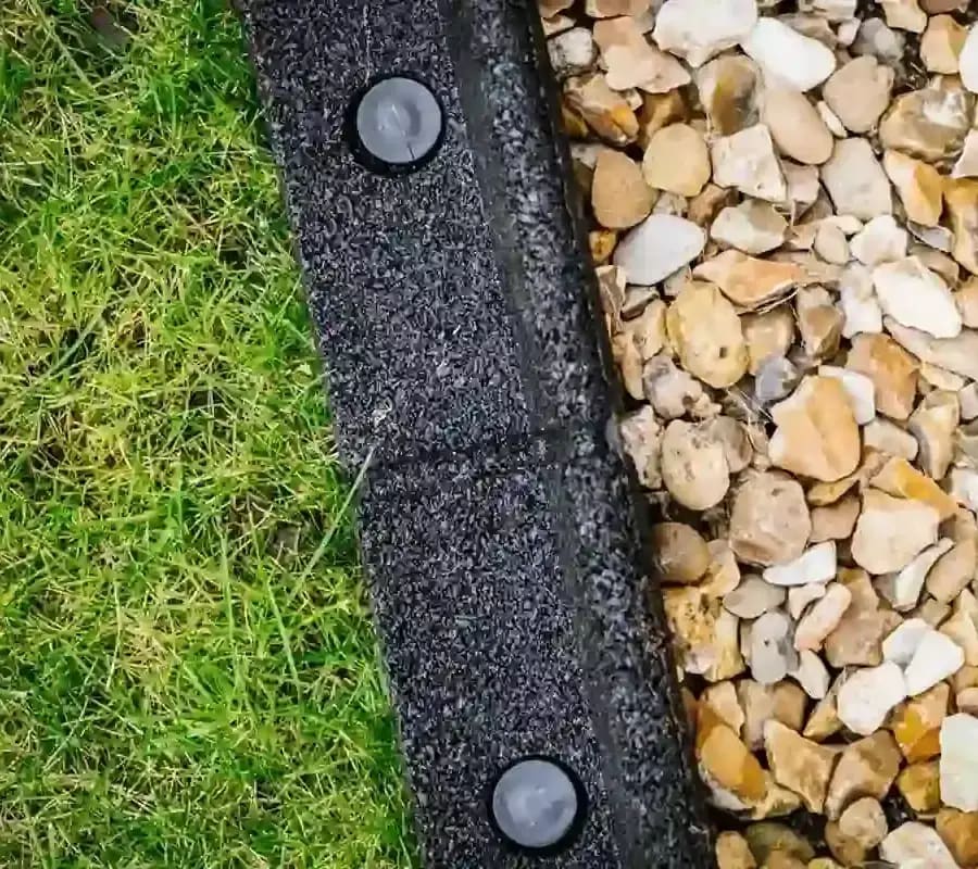 Easy Edge installed in a garden bed