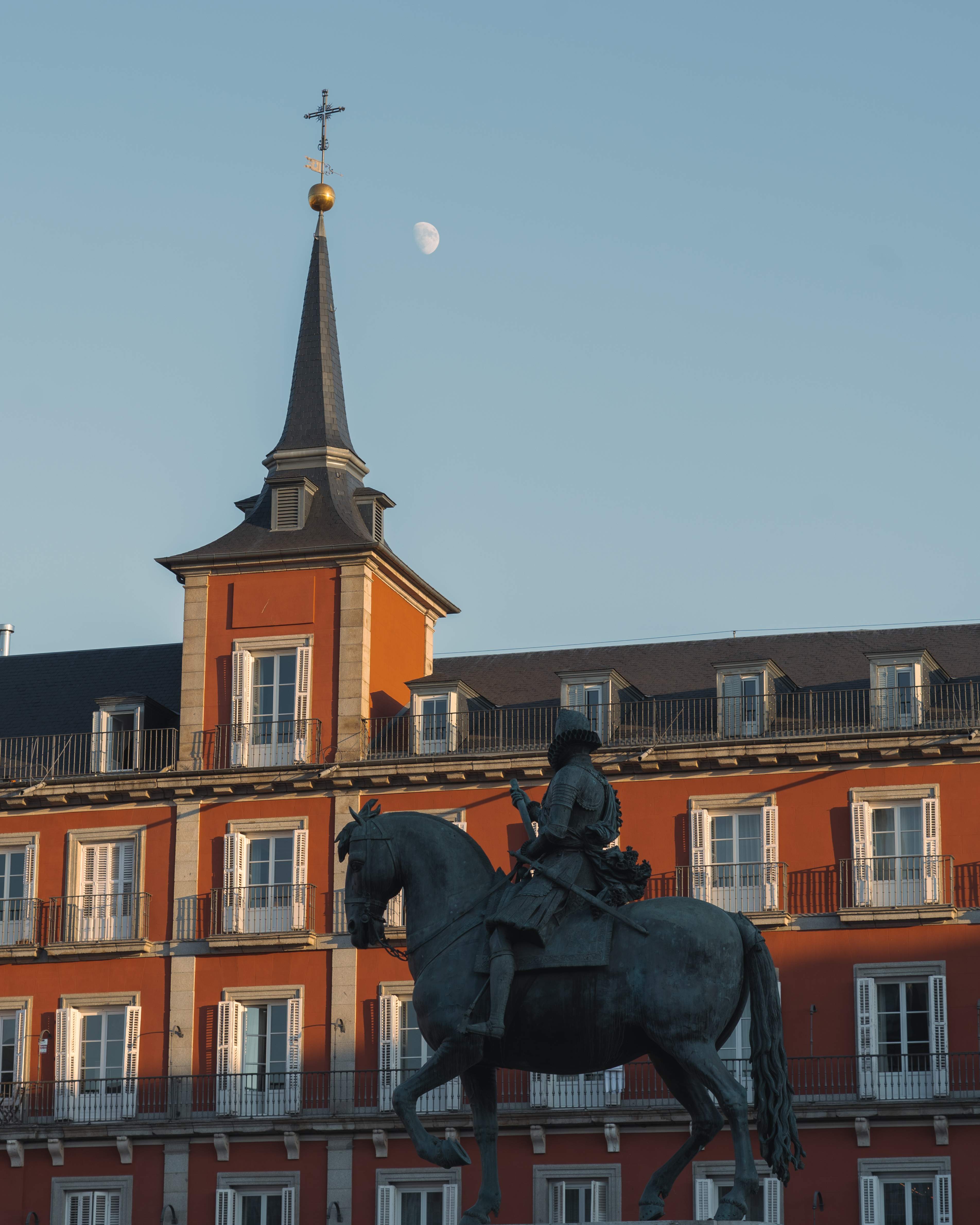 Capítulo 1: A la Puerta del Sol