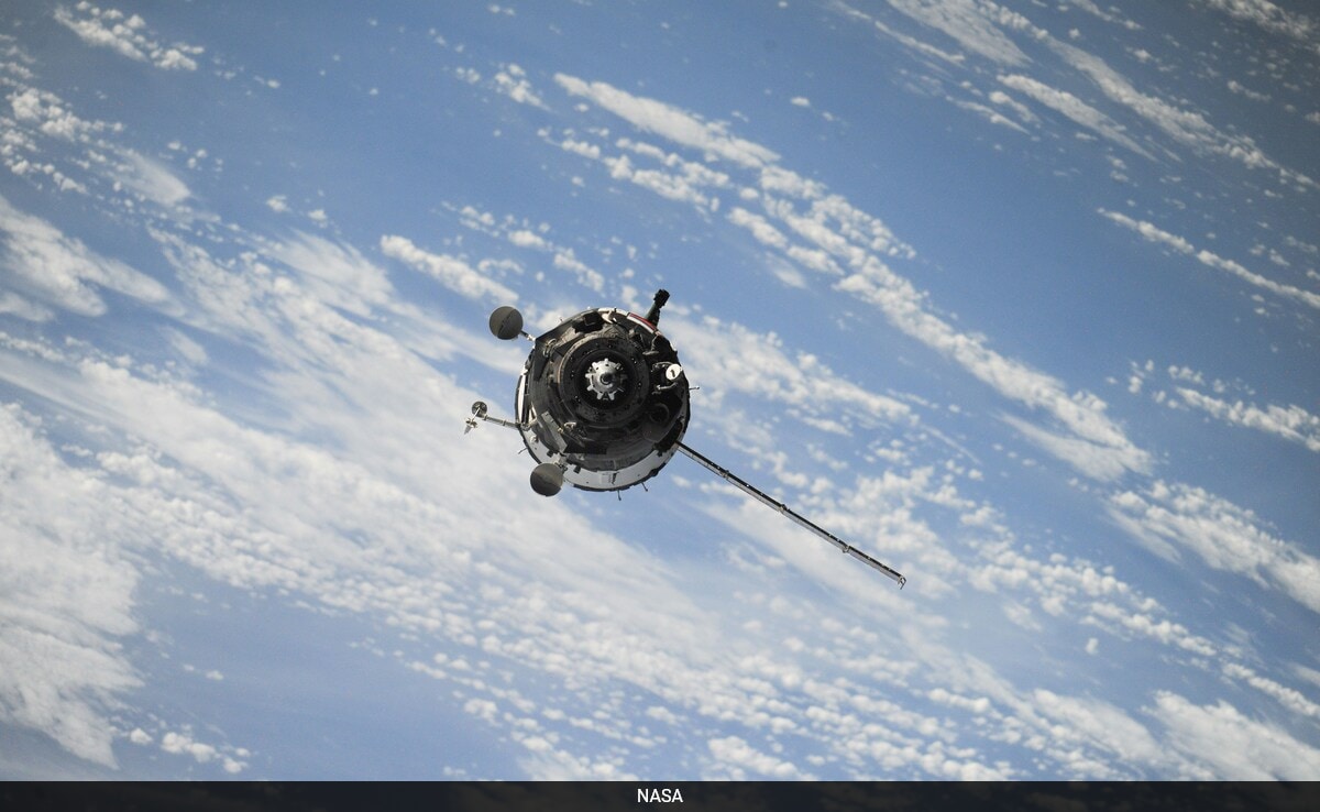 Physicist Raises Concerns: Satellite Internet Expansion May Disturb Earth's Magnetic Field
