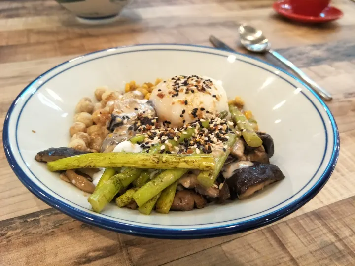 review photo of The Autobus Custom salad shared by @rerorero on 30 Oct 2017 - review