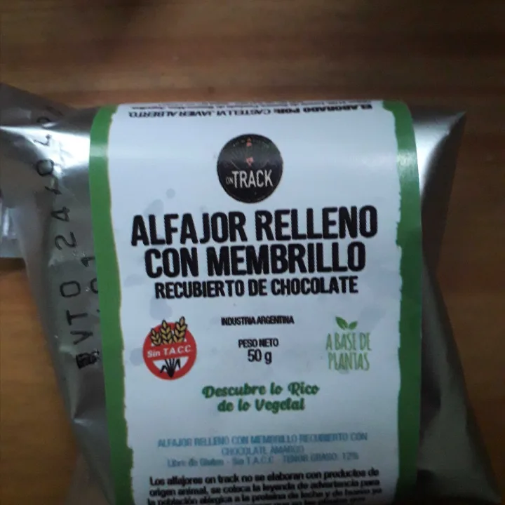 photo of On Track Alfajor relleno de membrillo shared by @vaninadls on  13 Feb 2023 - review