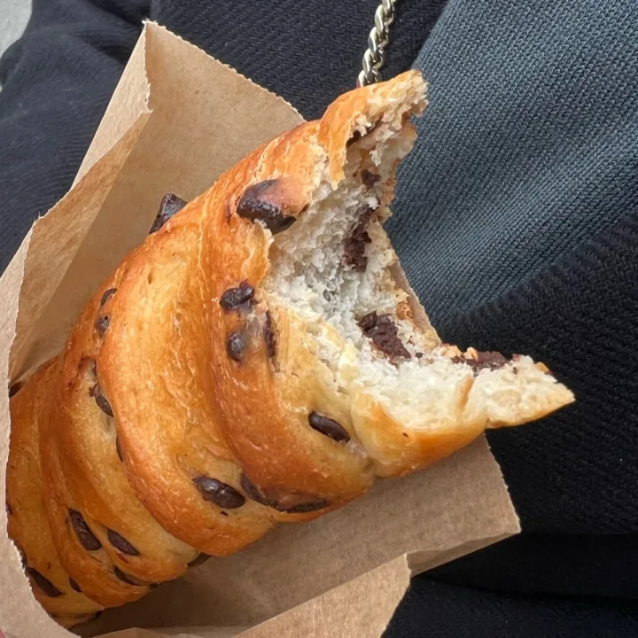 photo of Land&Monkeys viennoiserie au chocolat shared by @ommy on  18 Feb 2023 - review