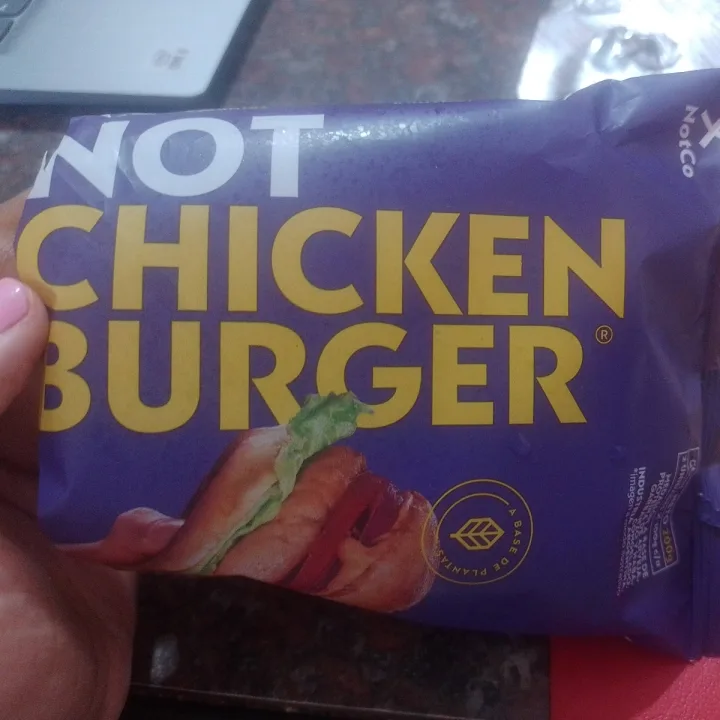photo of NotCo hamburguesa de no pollo shared by @ayizurita on  01 Mar 2023 - review