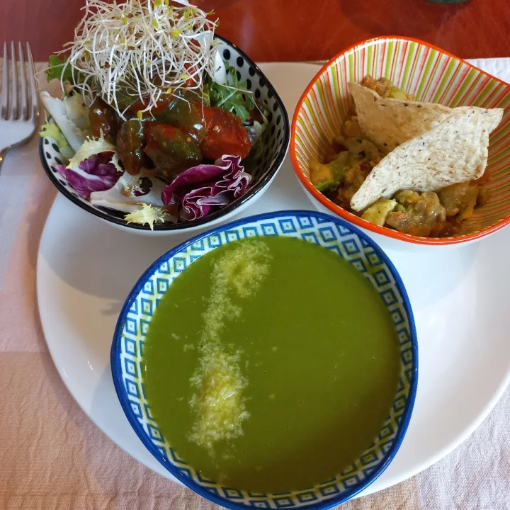 review photo of Restaurant Caliu Crema de verduras con coco y curry shared by @anneta on 16 Mar 2023 - review