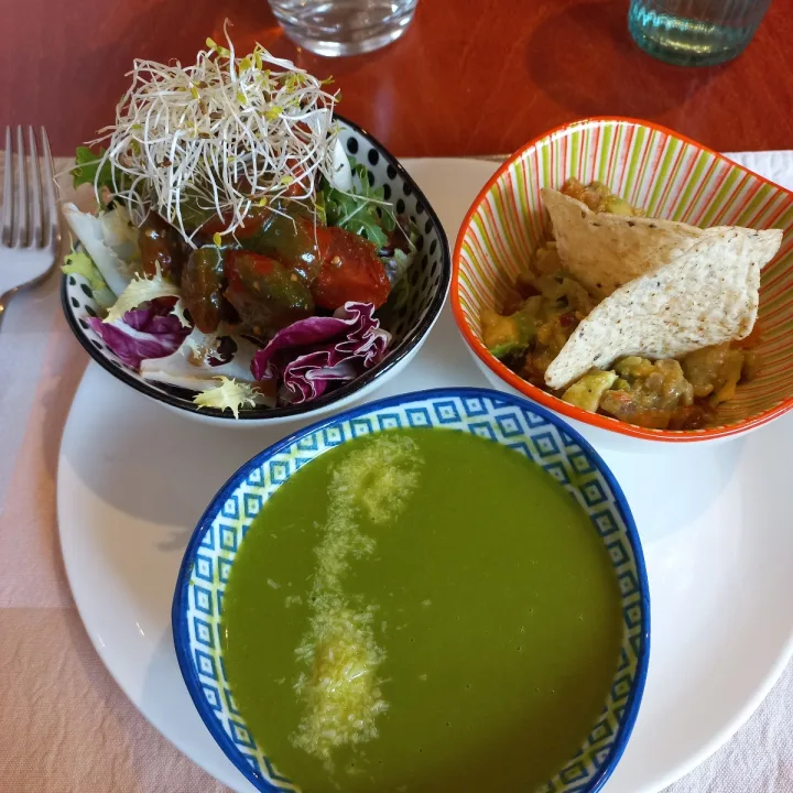 photo of Restaurant Caliu Ensalada de cherries shared by @anneta on  16 Mar 2023 - review