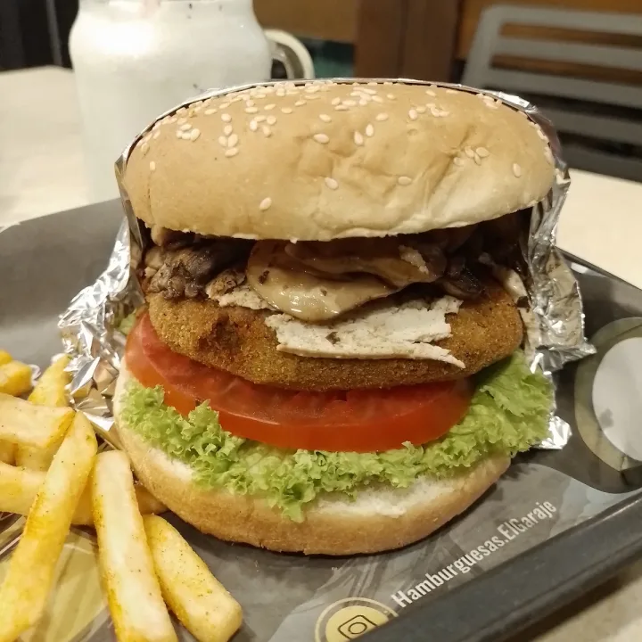 review photo of Hamburguesas El Garaje | Cabecera Hamburguesa Veggie Rock shared by @avsantafe on 29 Mar 2023 - review