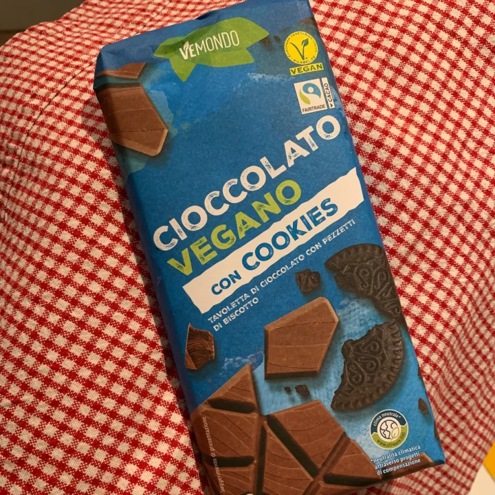 photo of Vemondo Cioccolato vegano con cookies shared by @cppccl on  06 Apr 2023 - review