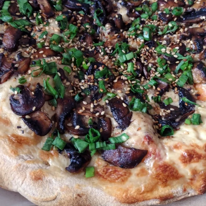 photo of ALMA CASA VEGANA Pizza de champis shared by @alejandraglck on  15 Apr 2023 - review