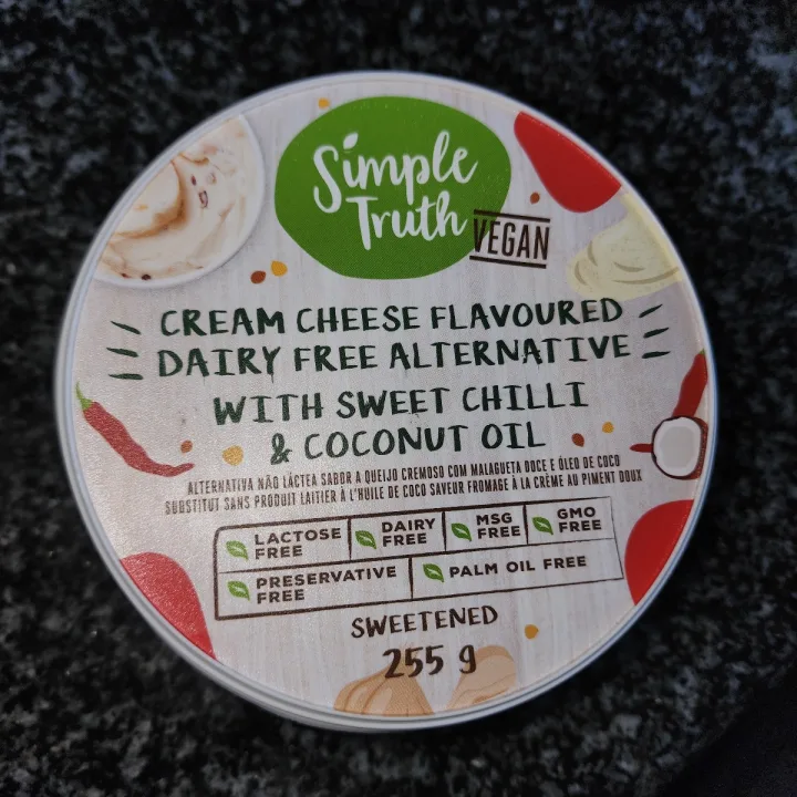 photo of Simple Truth Cream Cheese Flavoured Dairy Free Alternative Sweet Chilly And Coconut Oil shared by @divineswine on  16 Apr 2023 - review