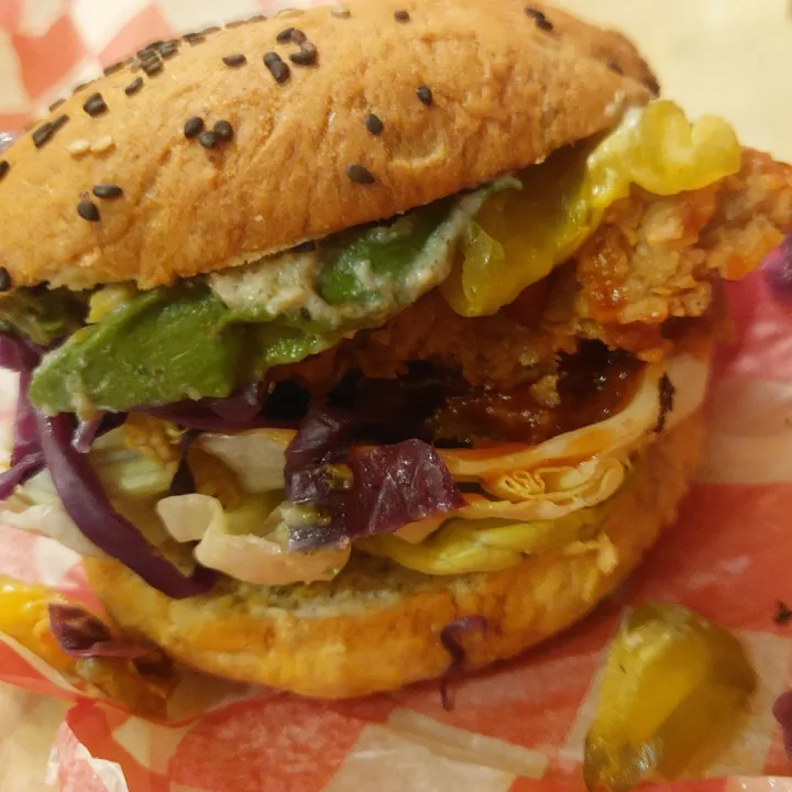 review photo of Goji Vegan Café (Take Away) No Chik'n Burguer shared by @monicaqg on 20 Apr 2023 - review