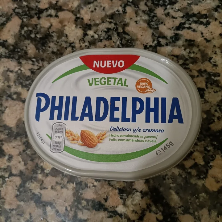 review photo of Philadelphia Almond & Oat Based shared by @luciaxc on 02 May 2023 - review