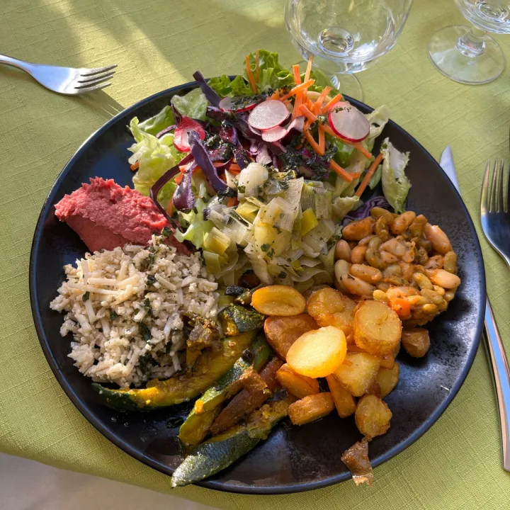 review photo of La récréation Assiette Végétalienne shared by @withrebecca on 07 May 2023 - review