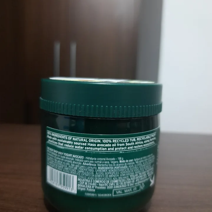 photo of The Body Shop body yogurt avocado shared by @julianaaoki on  19 May 2023 - review