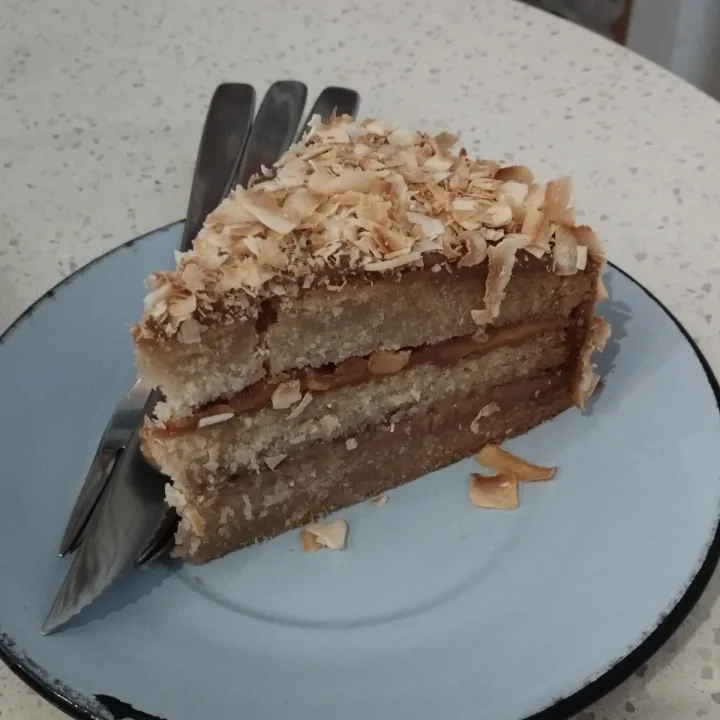 photo of CASA NUEZA Torta De Coco Y Dulce De Leche shared by @veritohosen on  31 May 2023 - review